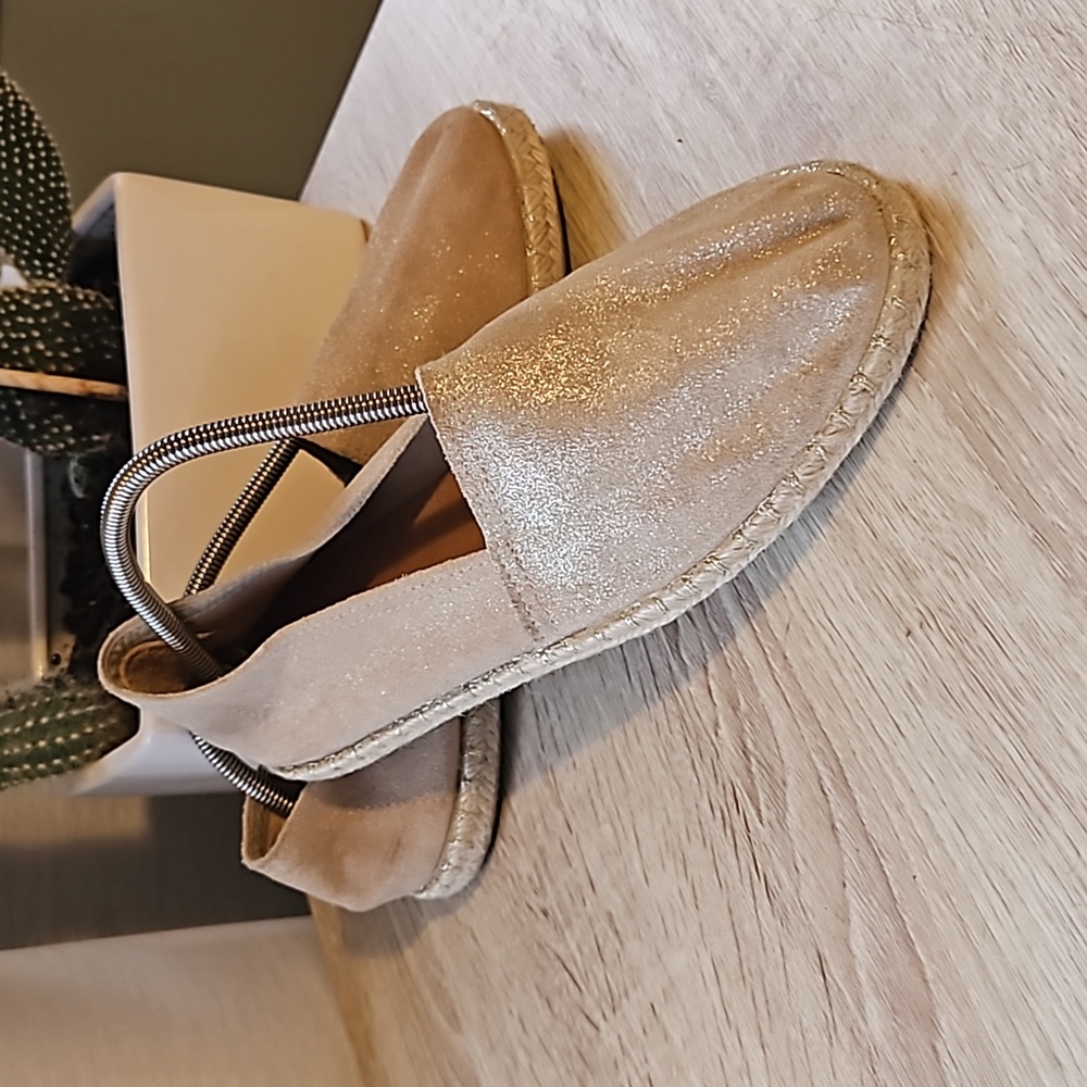 NWOT Alex + Alex Summer Suede Espadrille in Nude/Gold